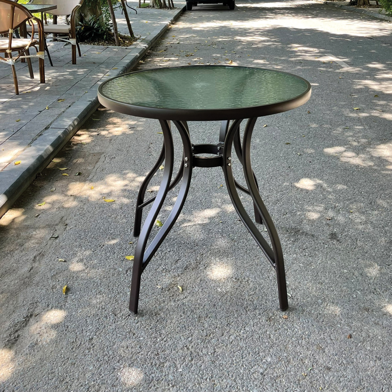 Ban-cafe-tron-khung-nhom-duc