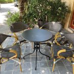 ban-cafe-tron-nhom-duc