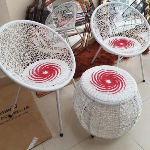 bo-ban-2-ghe-ban-cong-may-nhua