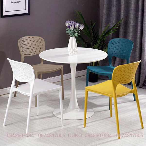 Bộ Bàn Ghế Cafe Chân Tulip 4 Ghế Nhựa Đúc Bộ Bàn Ghế Cafe Chân Tulip 4 Ghế Nhựa Đúc